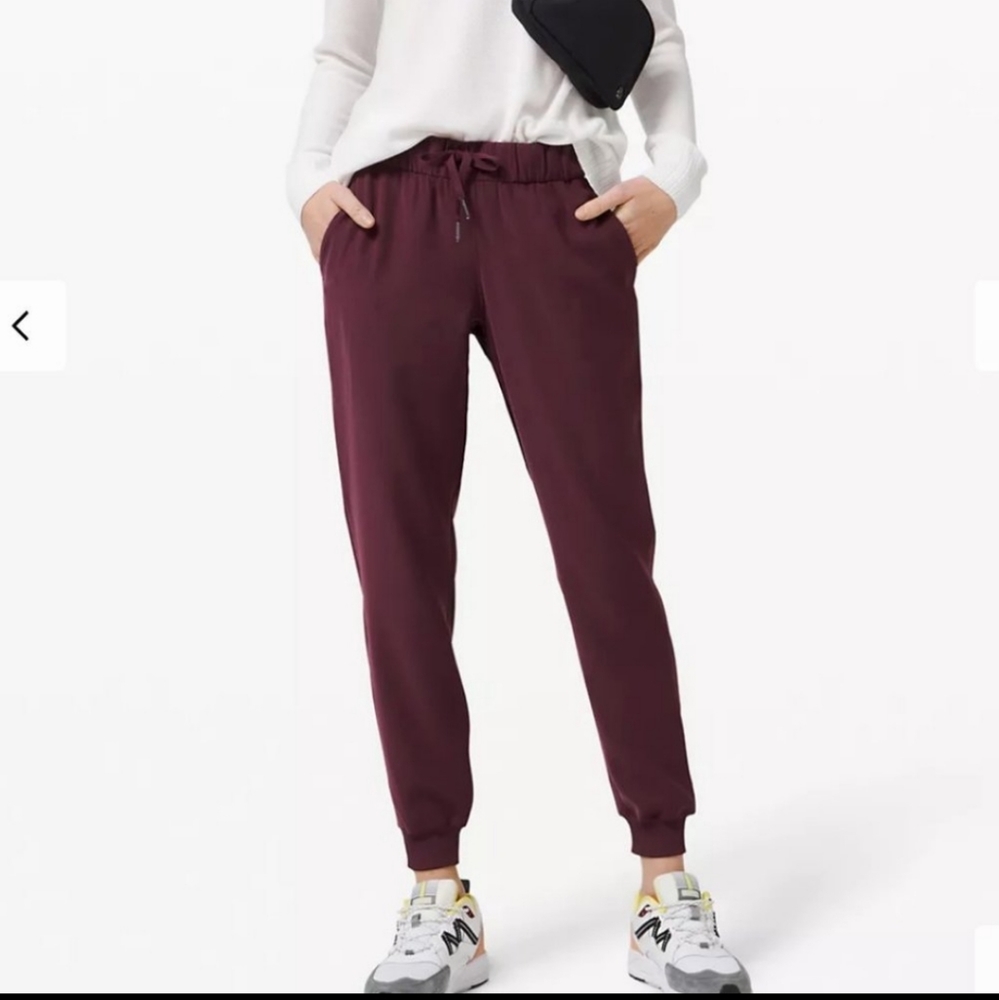 Lululemon On The Fly Jogger Pants Burgundy Size 8